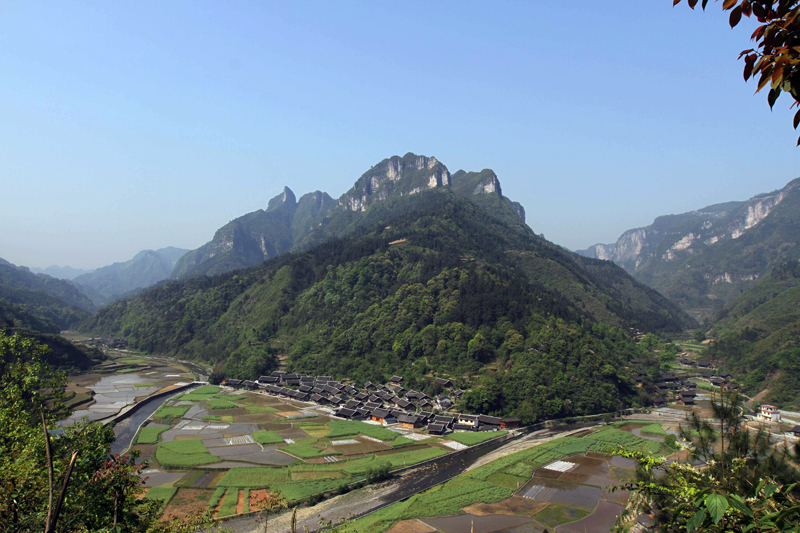 �߽��ؾ���ɳ ̽Ѱ����ʥ�ء�����������վ�α���̸��Ŀ���߽�����ɽ�羰��